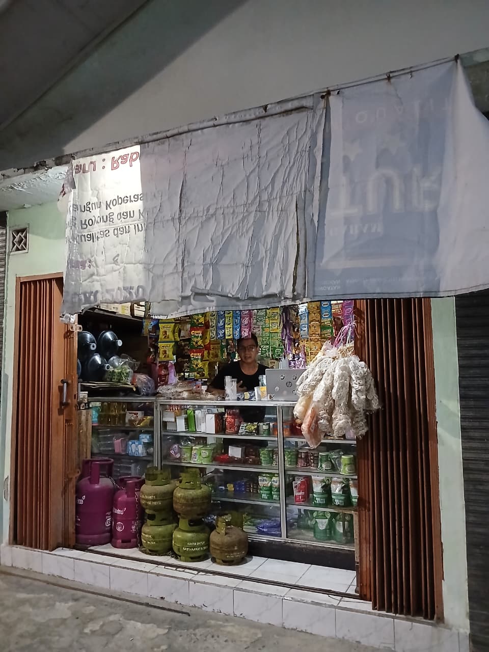 toko kelontong Pak Turijo